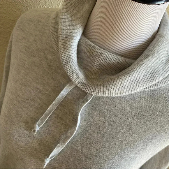 LOVE by Gap Rainbow Sleeve Merino Knit Sweater Turtle Neck Pullover Gray: Medium - Picture 2 of 9